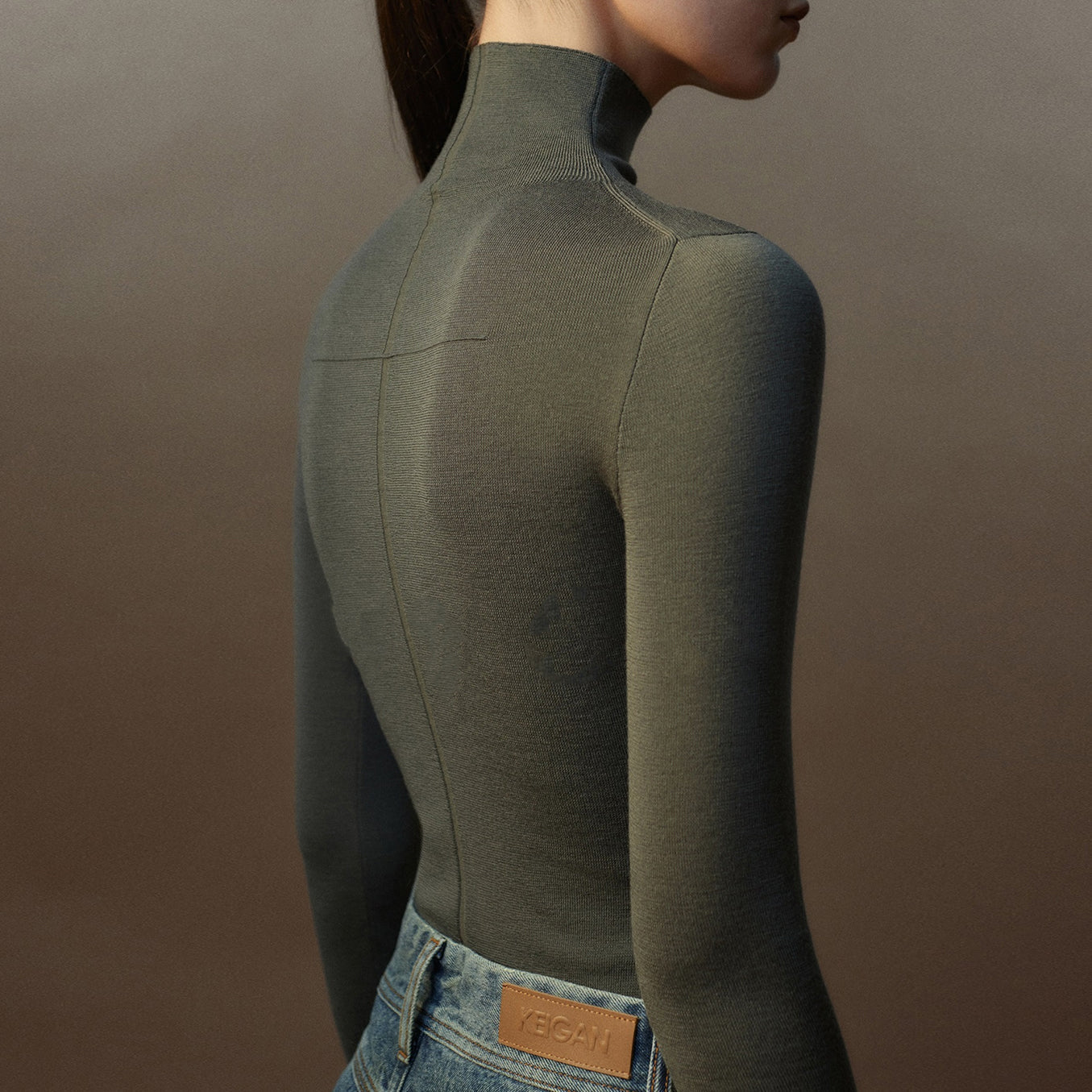 Suéter Ajustado De Cuello Alto Para Mujer